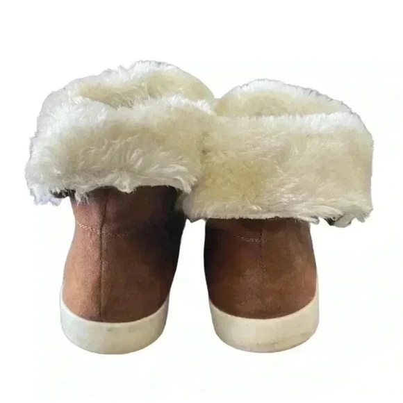 🛍️3/$40 Women’s Faux Fur Lined High-Top Sneakers – Tan Suede Look Size 11 - Picture 4 of 7